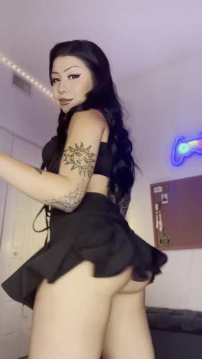 im a submissive cumslut with a bubble butt