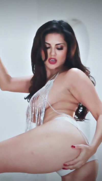 Sunny Leone 🔥 (w/sound)
