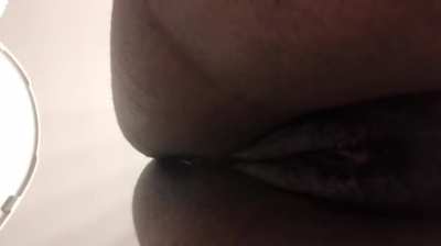 Ebony shitting (f)