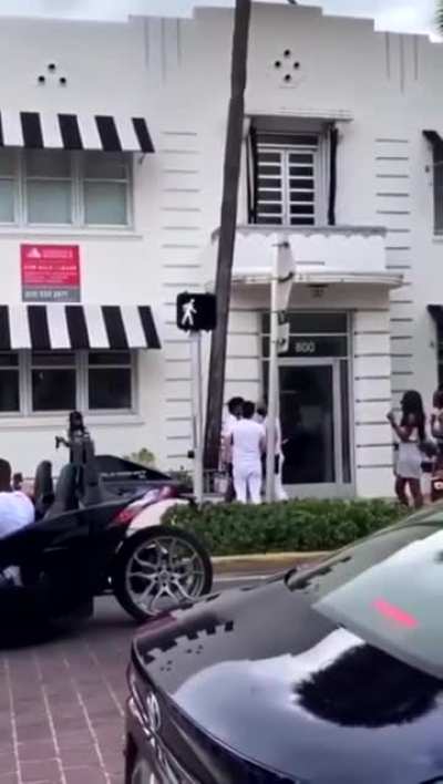 Waiters chase down dine and dasher in Miami.