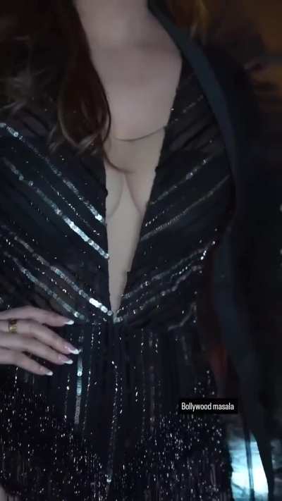 Kangana Sharma ass