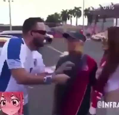 Ele não é. Ele só não sabia