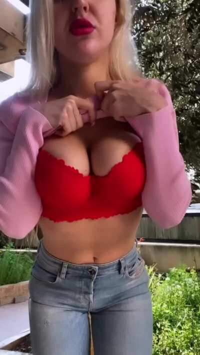 I have a kink to do risky stuff in my parents garden.. my neighbours always enjoy hehe