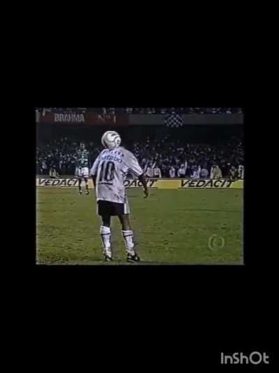 Final of the São Paulo State Championship (Brazil) - Palmeiras 2 x 2 Corinthians (1999).