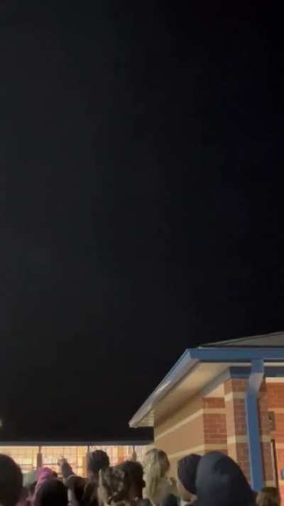 Everyone looses their shit when UFO/UAP skerts out after being observed observing wentzville mo 9/23/2022