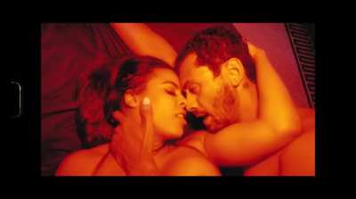 The way how she is kissing 🤩