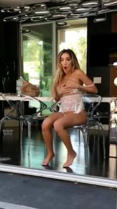 L.P tit slip