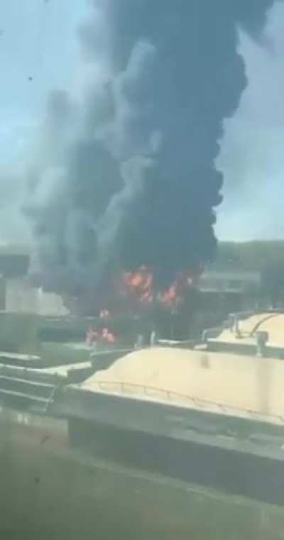 The Khimprom chemical plant in Novoc<wbr>hebok<wbr>sarsk was set on fire on the 14th of May. The plant produces chemical components needed for body armour and helmets. Local media claims the fire was caused by 
