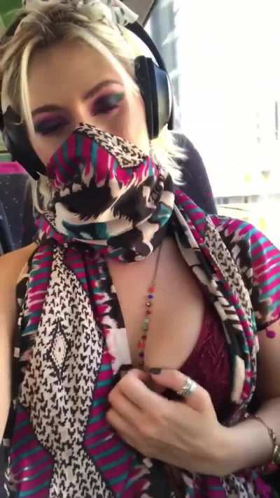 Once upon a time in a bus [F]