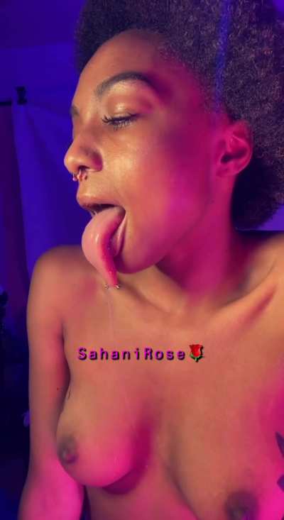 Would you cum on her Tongue !? 👅💦👍🏽#<wbr>dropp<wbr>ed her 10 gb mega in comments 👇🏾
