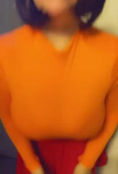 Velma Monstrous Scooby-Snacks Drop