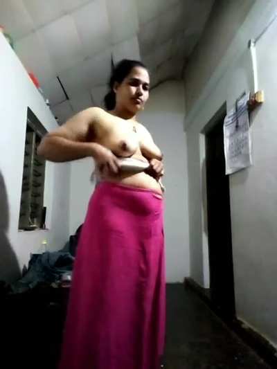 Mallu aunty flashing 🍑