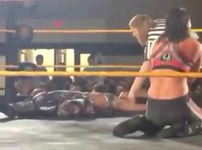 Bianca Belair Is done for even the ref can’t resist 😍