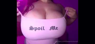 Leaked video (the only semi-good shit she posts)