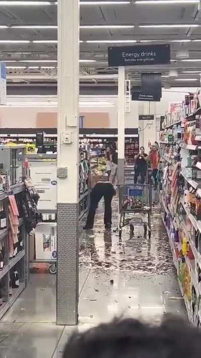 Average afternoon in Walmart