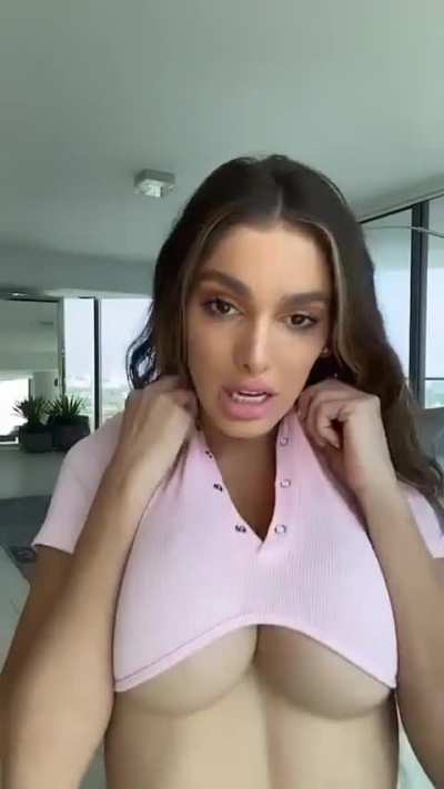 Lyna Perez Underboob 🔥 (6 other videos) (link in comments)