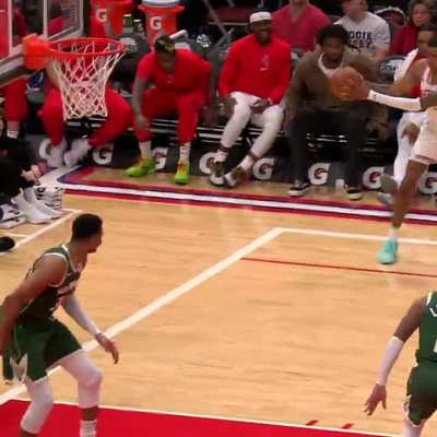 [Highlight] Sengun with a pretty disgusting pass vs the Bucks.
