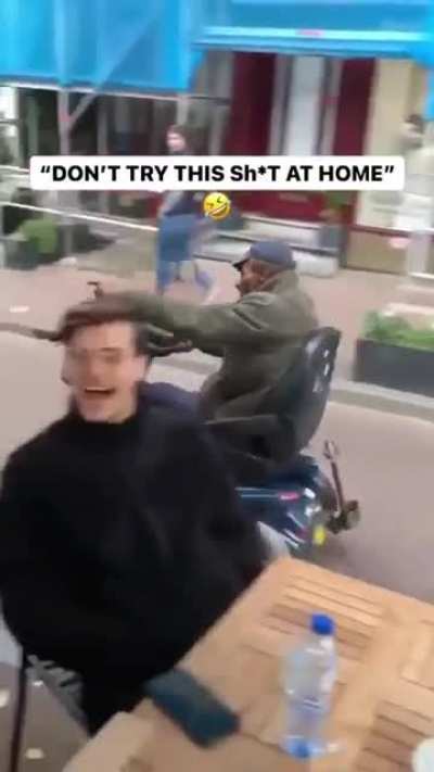 Dudes vybing 😄
