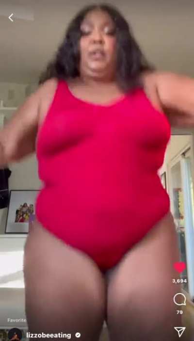 Ayoooo we had a near coochie slip right here😮<wbr>‍💨😍😭😭<wbr>😍