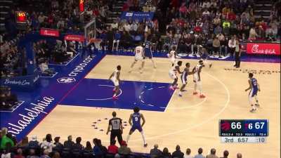 [Highlight] Joel Embiid with the behind the head assist