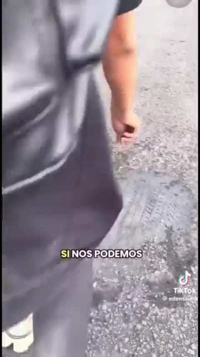 La 4T mandó tapar el bache luego del accidente del trailer, por eso Bertha Alcalde de la Fiscalía protege todas las evidencias de ese bache, desde hace mucho más bajo no pueden caer los pendejos de la 4T
