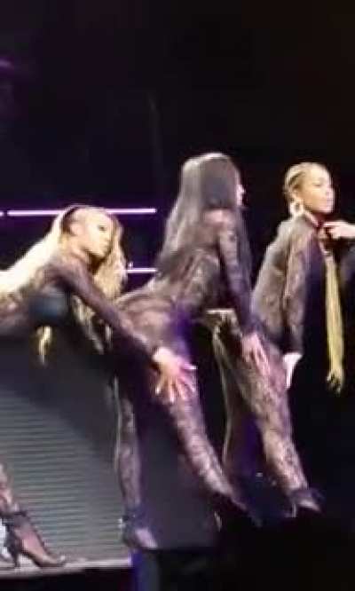 ✋🏼✋🏼🍑<wbr>🍑