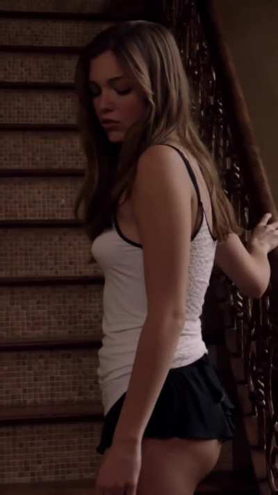 Lili Simmons