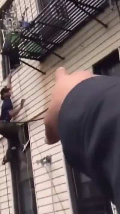 My cousin out here tripping nigga trying to swing house from house
