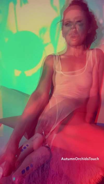 Sensual warm-up, clit-rubbing & vibrator orgasms, Hitachi head insertion, and a seductive wind-down...