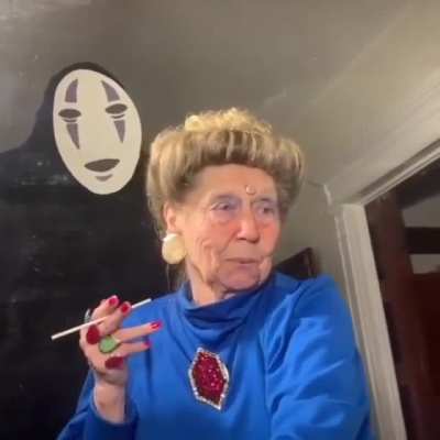 Granny wins the internet 😎