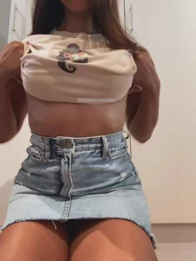 Happy when i show my tits for you guys! [flash]