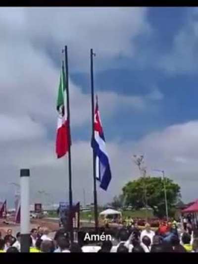 Esto sucedió en Zamora, Michoacán para inaugurar un Blvd que tiene el nombre Martí o sea el libertador de Cuba pues hacen honores a Cuba, aferrada la 4T con meternos su ideología de 💩