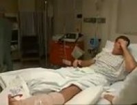 Los doctores del IMSS cuando un paciente al que le van a sacar el líquido de la rodilla se les despierta