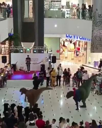 Alışveriş merkezi açılışı