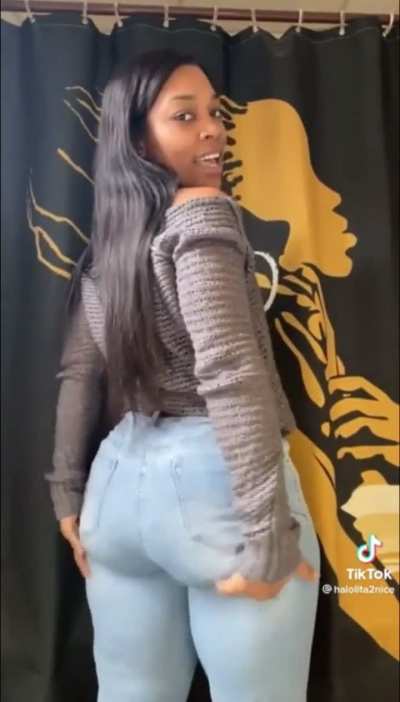 Clapping in jeans<wbr>😳👏🏾