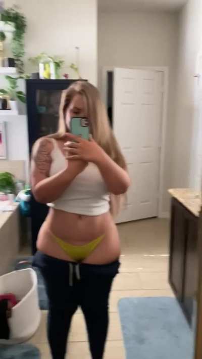 Sexy curves, titty(drop)(f) mom bod
