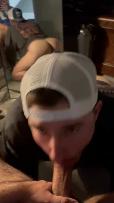 buddy pulled his cock out after a match and I just can’t help myself 😋🤤