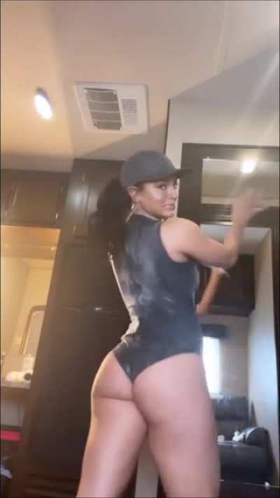 ass part slow mo
