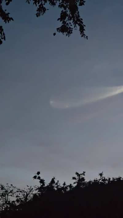 Strange white object during SpaceX launch over Fillmore, CA (Action at 1:43)