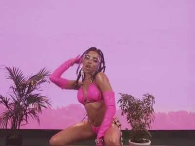 Tinashe back at it