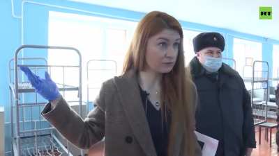 Страд<wbr>алец в засте<wbr>нках