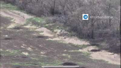 Russian troops reportedly came under mortar fire from the 93rd Kholodnoyarsk Brigade's 2nd Mechanized Battalion near Bakhmut. The footage contains scenes of a direct hit on a group of soldiers.
