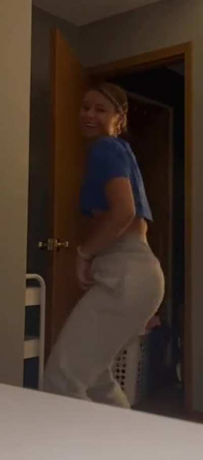 Lexie semi twerk