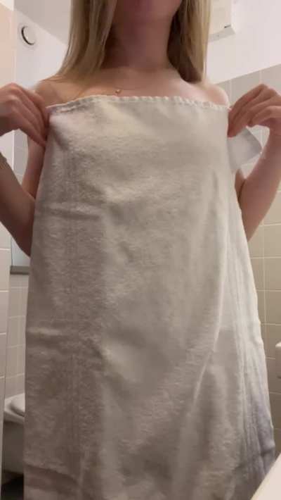 21[F4M] I'm literally sending nudes to whoever upvotes 👻: milajully24