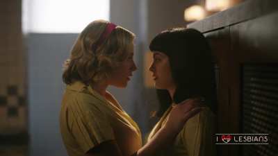 Lili Reinhart & Camila Mendes - 