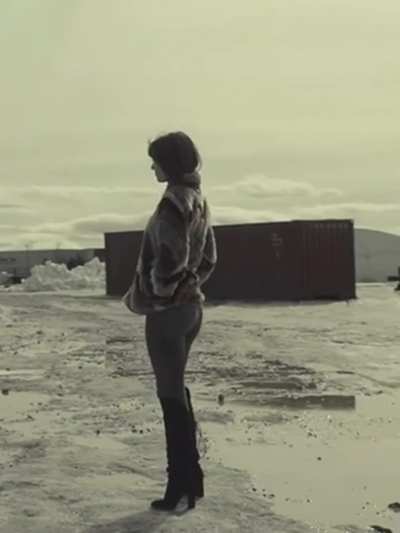 Mary Elizabeth Winstead packed tightly inside her jeans