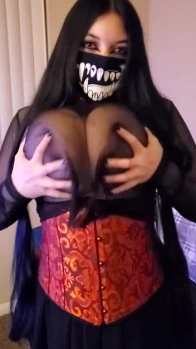 Huge tiddy drop