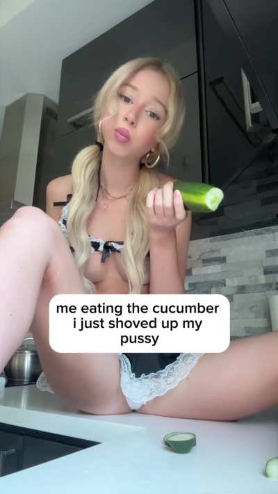 The full video is on my OnlyFans 😭 Link in the comments 💋