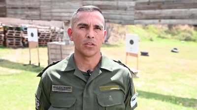 El Segundo Comandante de Gendarmería Nacional Julio Ricardo Villa logró el récord mundial de Tiro Olímpico, logrando acertar un disparo a 250 metros con una Beretta 9mm reglamentaria sin modificaciones.