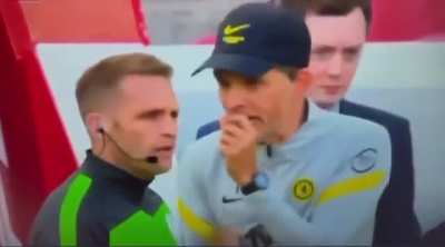 Tuchel reclamando com a arbitragem